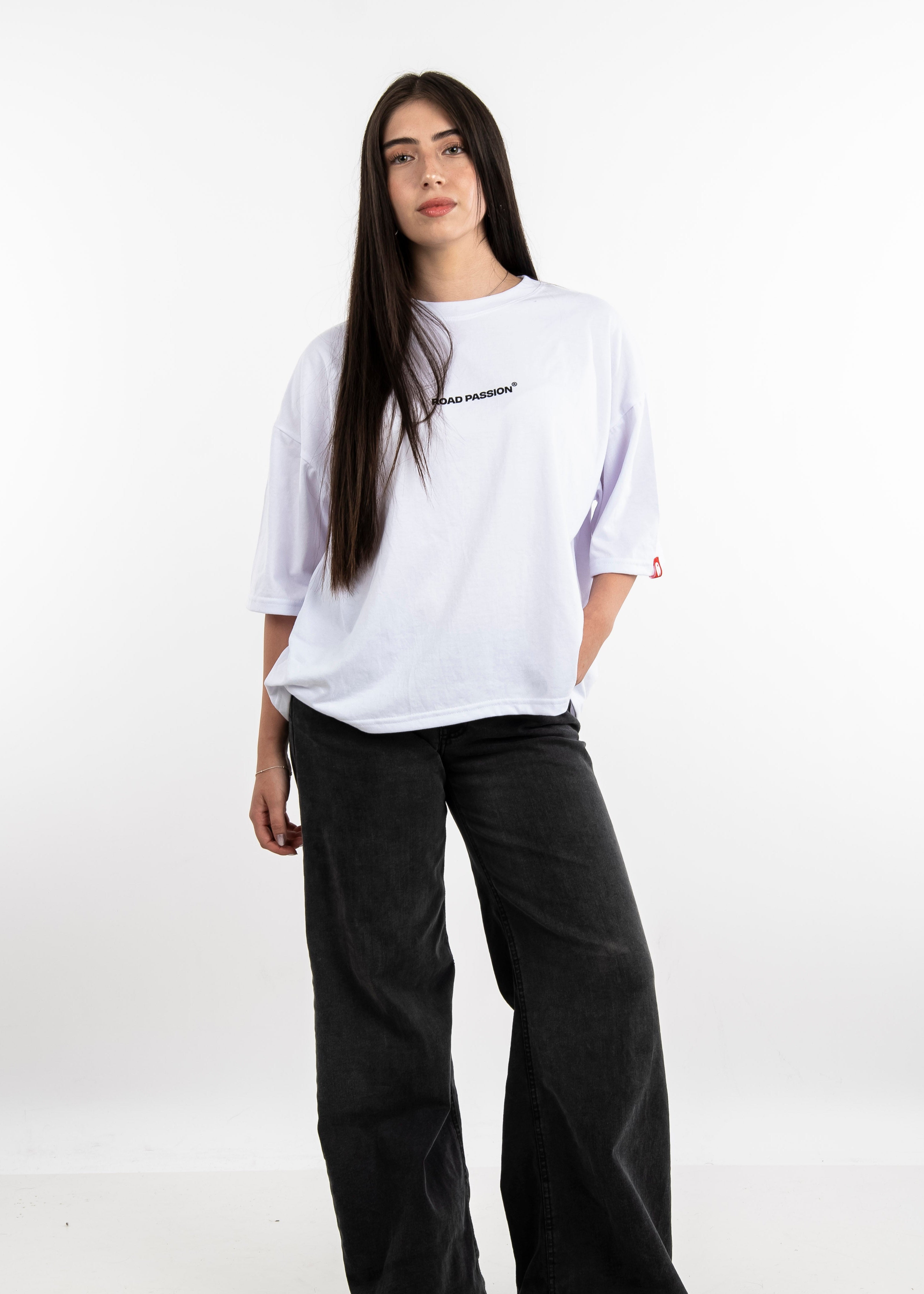 Boxy Fit Essential * White & Black *