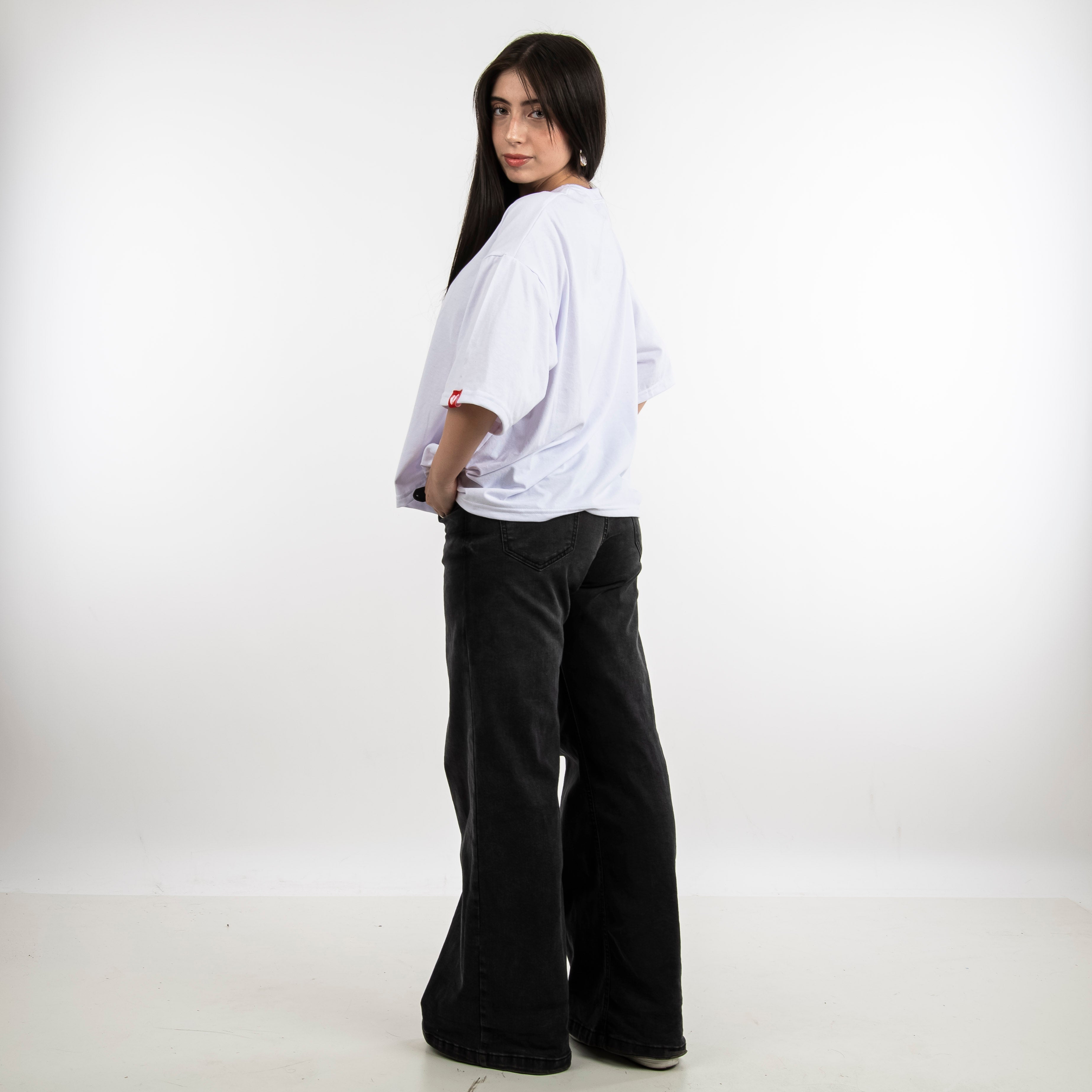 Boxy Fit Essential * White & Black *