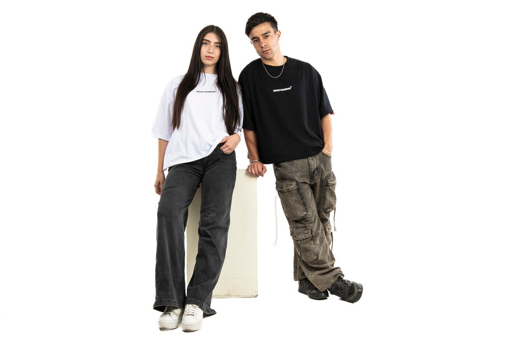 Boxy Fit Essential * White & Black *